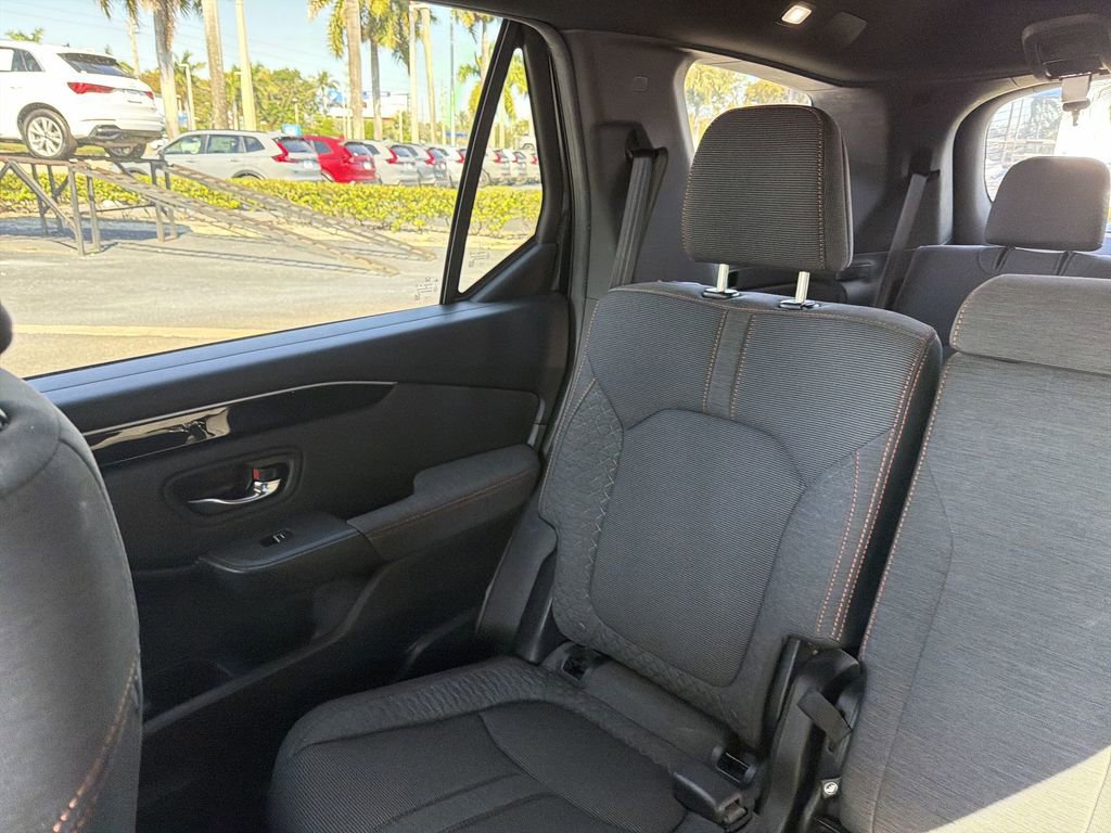 Certified 2023 Honda Pilot Sport image 13