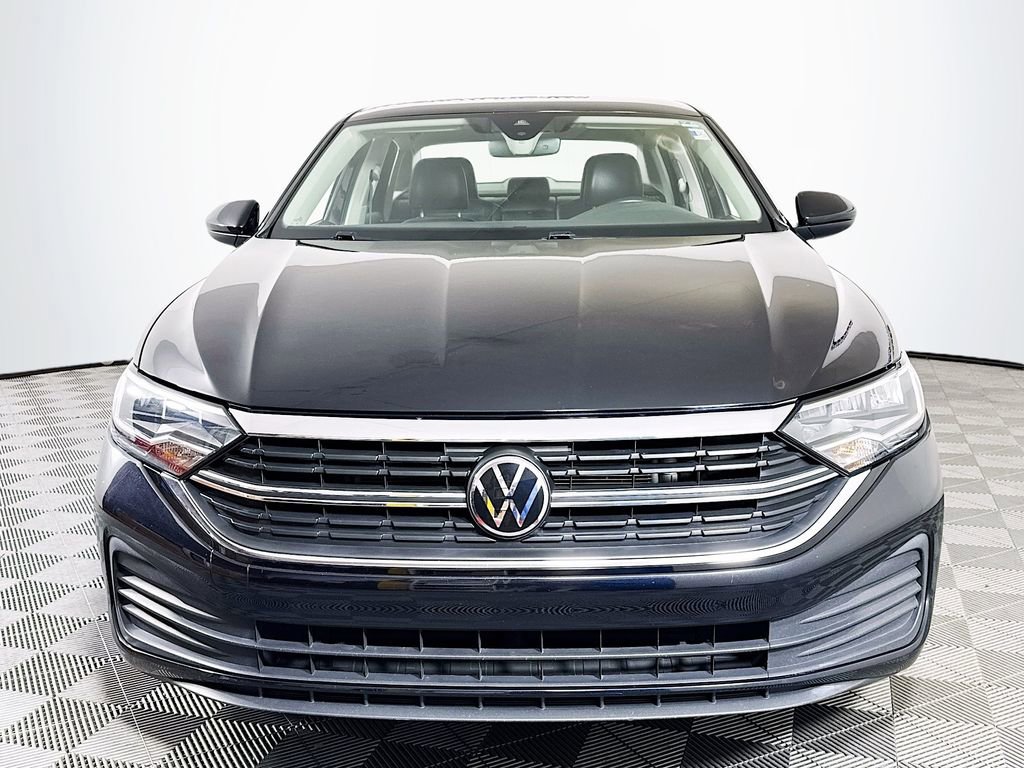 Used 2024 Volkswagen Jetta SE FWD image 2