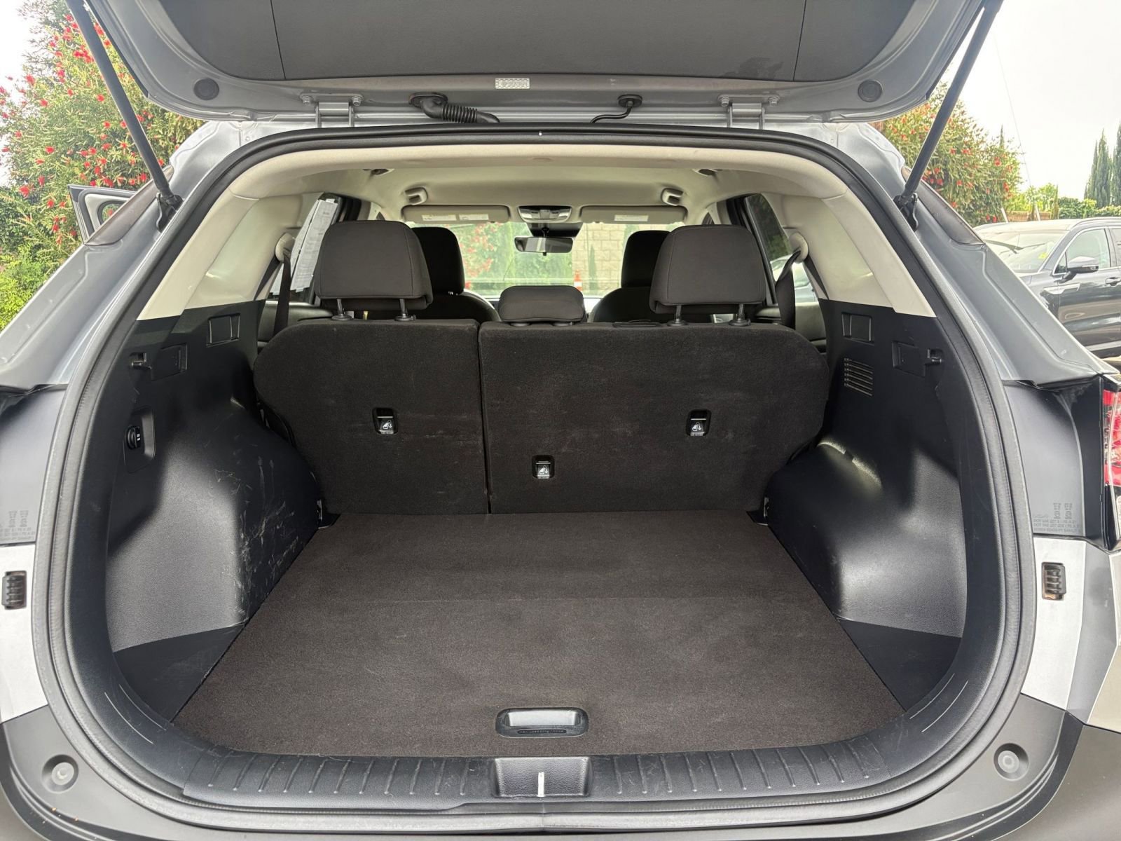 Used 2025 Kia Sportage LX image 30