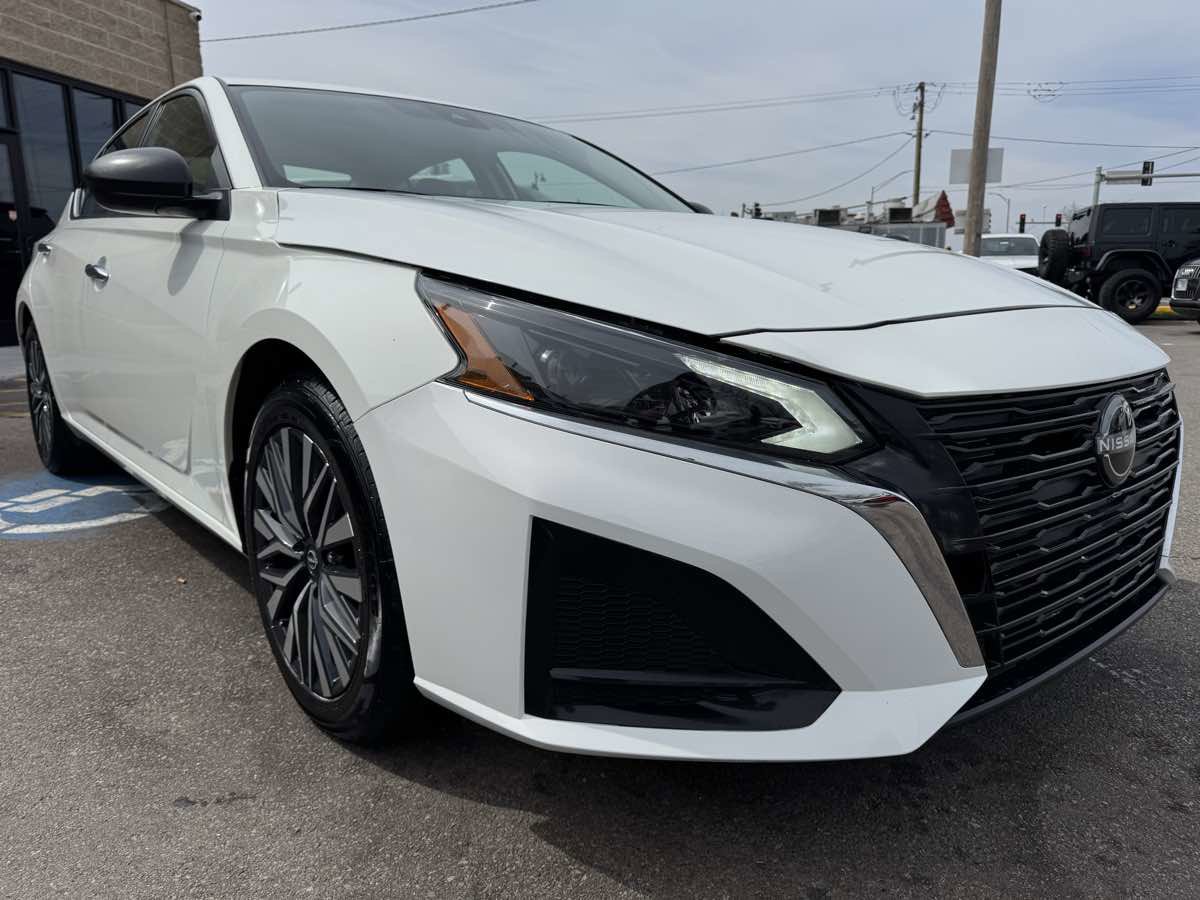 Used 2025 Nissan Altima 2.5 SV image 3