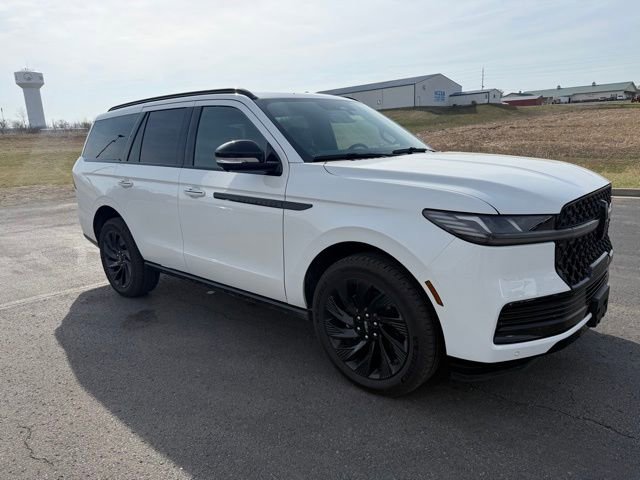 Used 2026 Lincoln Navigator Reserve w/ Jet Appearance Package image 3