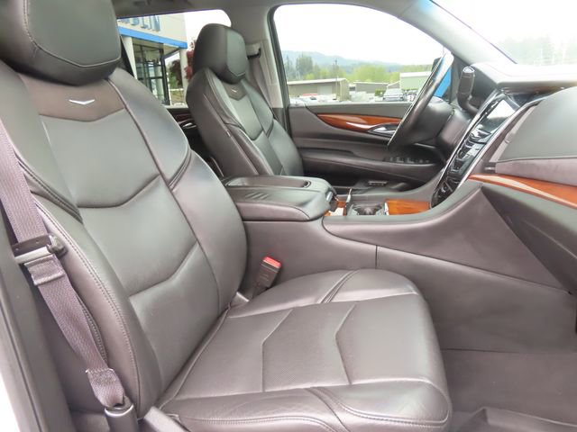 Used 2017 Cadillac Escalade Premium Luxury AWD/4WD image 52