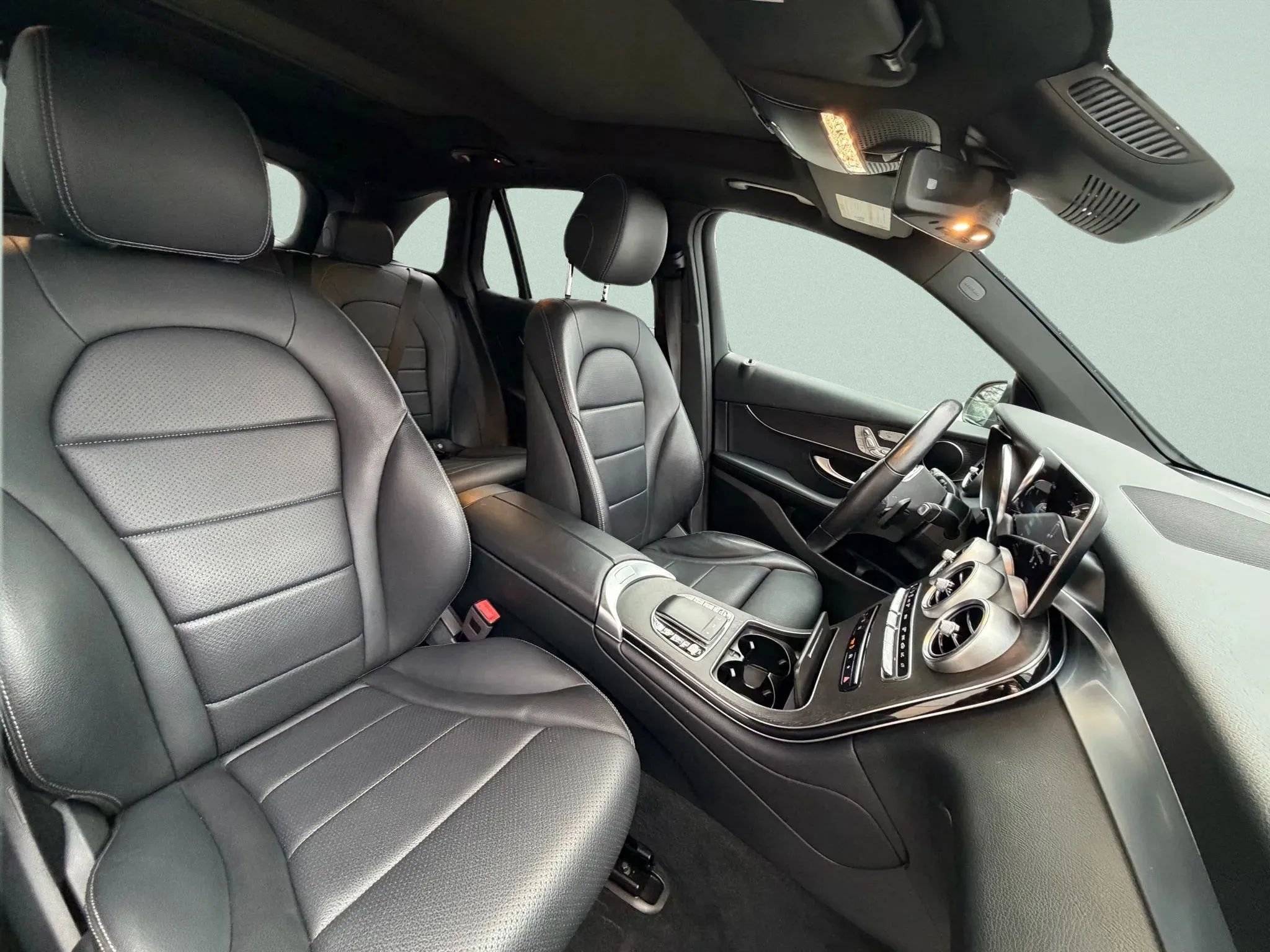 Used 2021 Mercedes-Benz GLC 300 4MATIC image 9