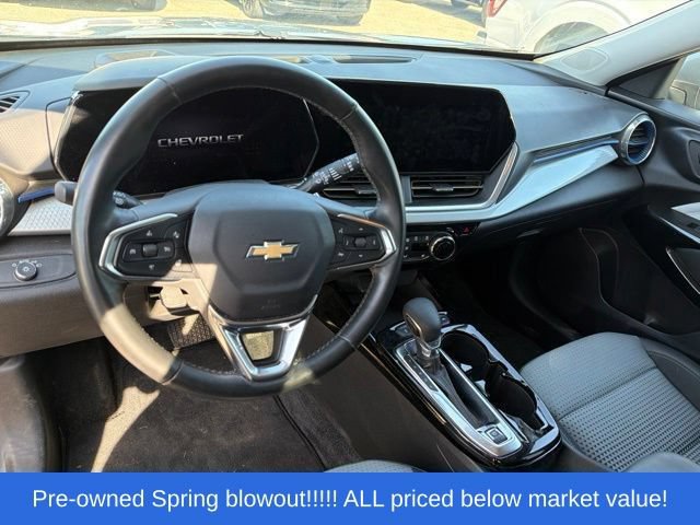 Used 2024 Chevrolet Trax LT w/ Sunroof Package FWD image 22