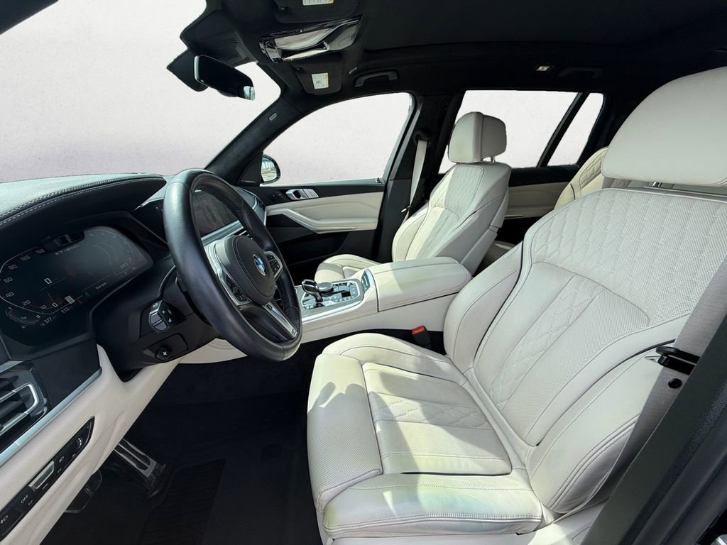 Used 2021 BMW X7 M50i image 11