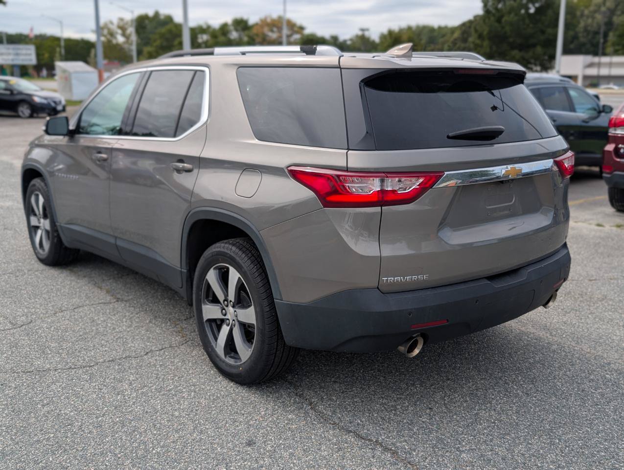 Used 2018 Chevrolet Traverse LT FWD image 4