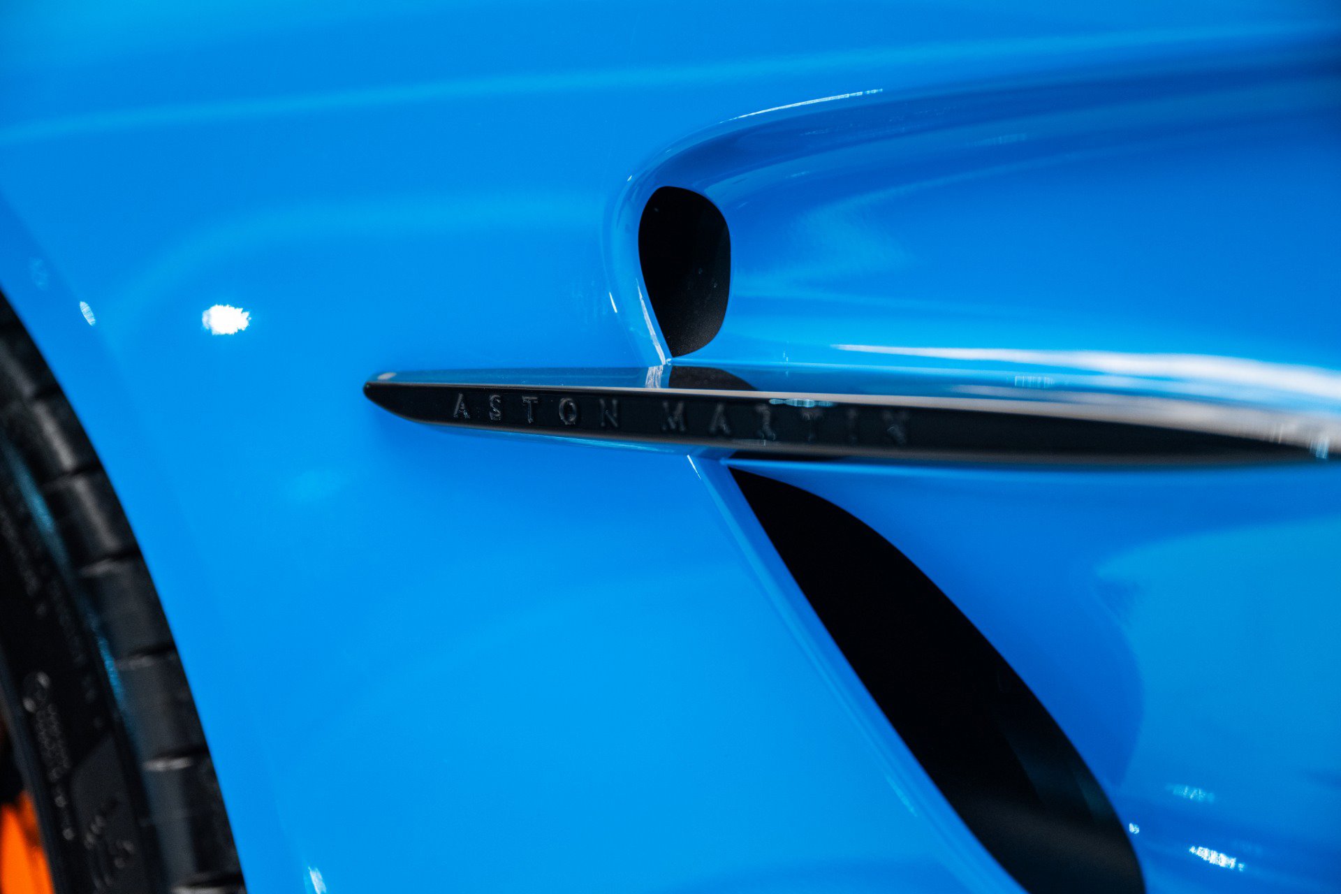 Used 2025 Aston Martin V8 Vantage Coupe image 42