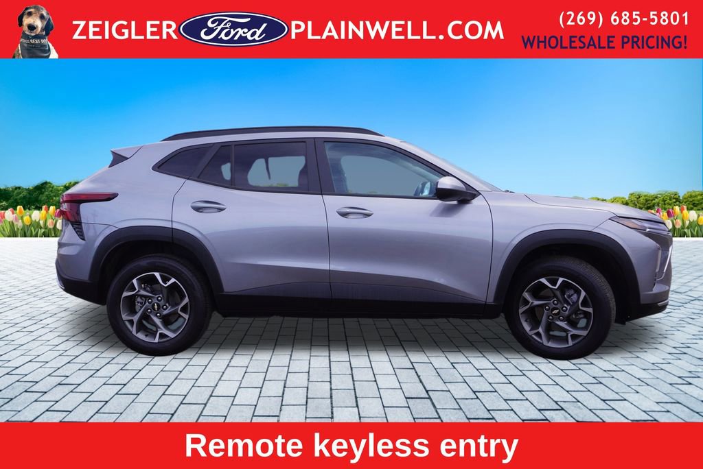 Used 2025 Chevrolet Trax LT w/ LT Convenience Package image 6