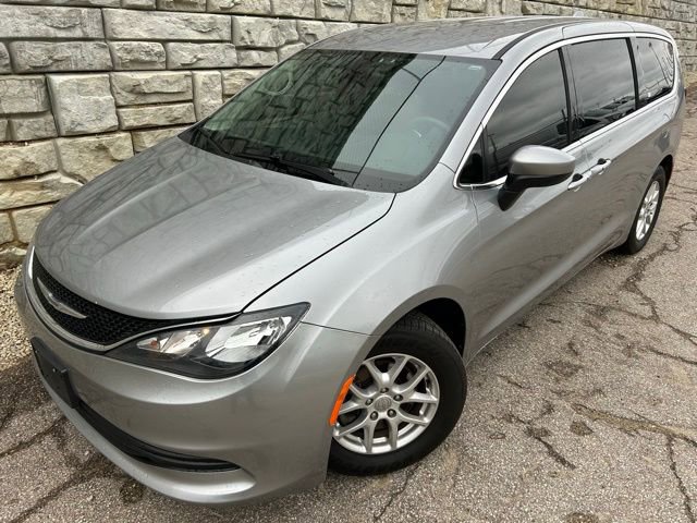Certified 2017 Chrysler Pacifica Touring FWD image 1