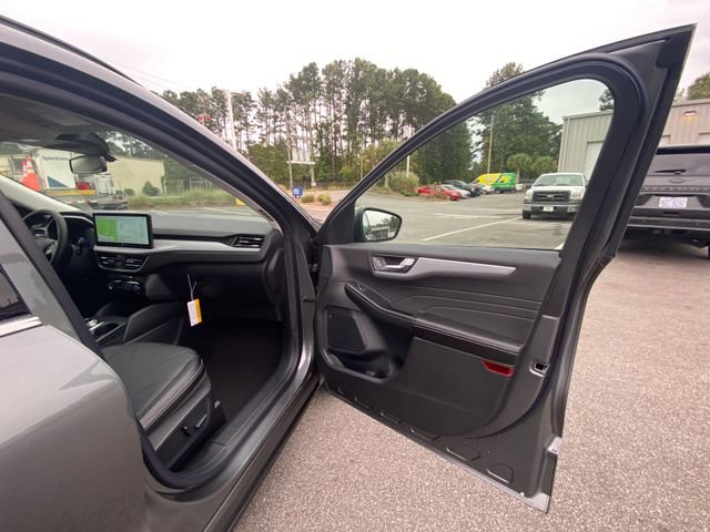 New 2025 Ford Escape SE w/ PHEV Premium Package image 36