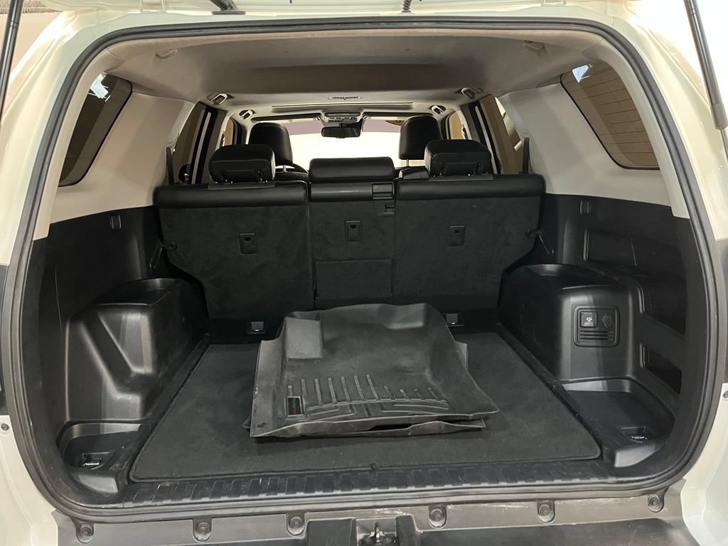 Used 2020 Toyota 4Runner SR5 Premium w/ Moonroof Package AWD/4WD image 19