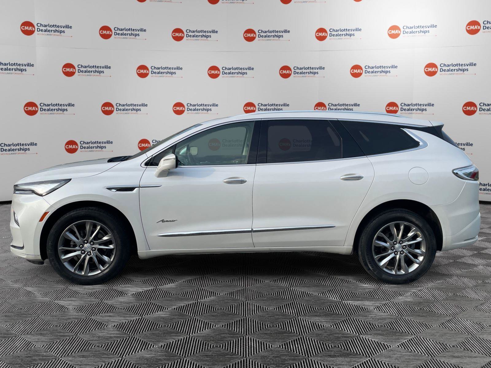 Used 2022 Buick Enclave Avenir w/ Avenir Technology Package AWD/4WD image 2