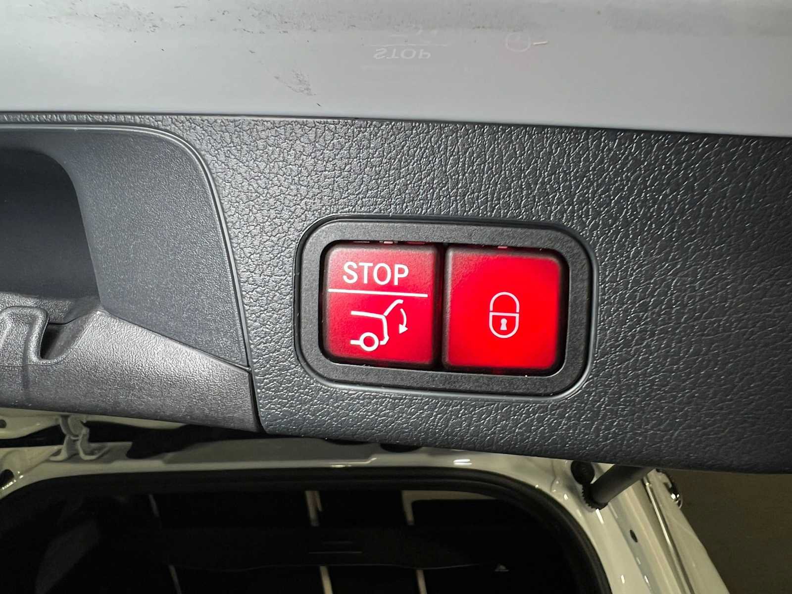 Used 2026 Mercedes-Benz GLB 250 4MATIC image 17