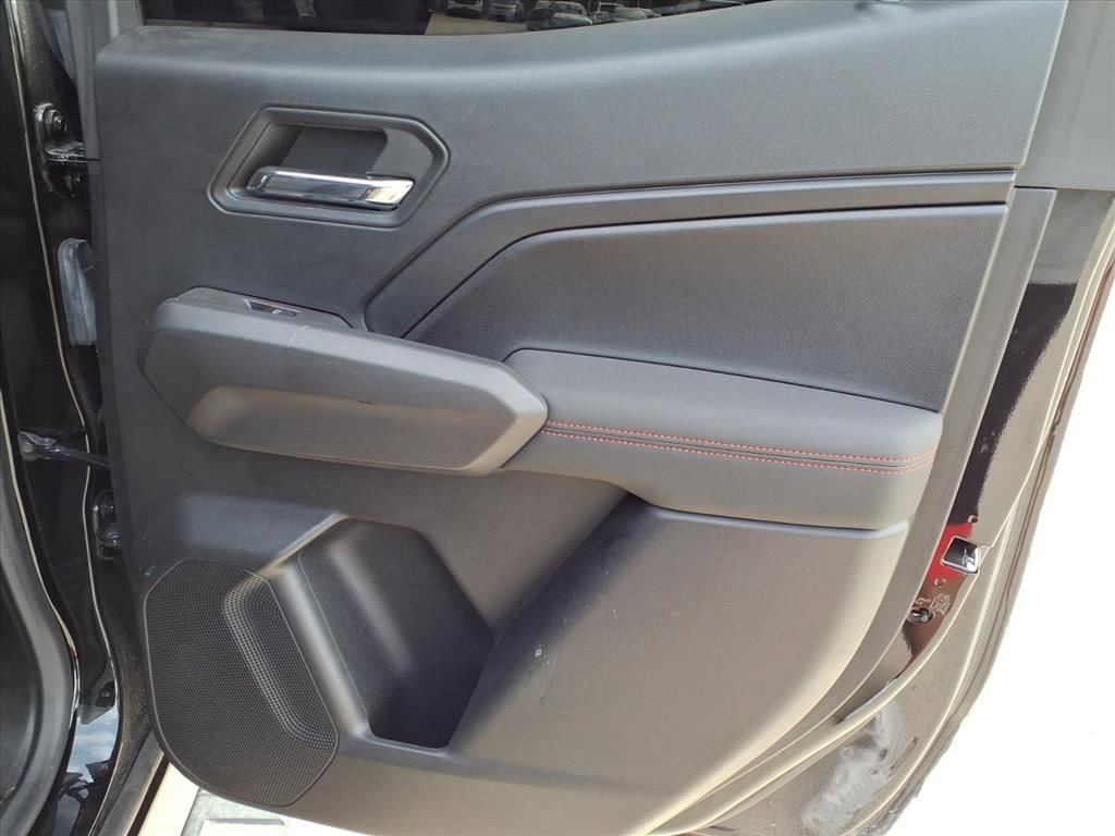 Used 2023 Chevrolet Colorado Z71 w/ Z71 Convenience Package 2 image 7