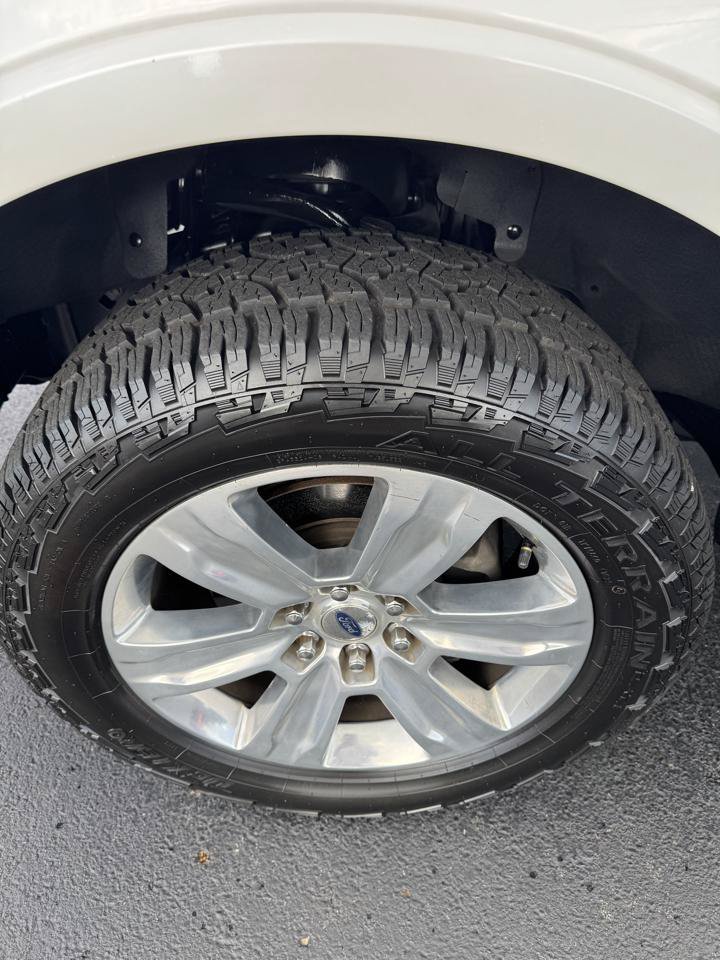 Used 2016 Ford F150 Platinum w/ Equipment Group 701A Luxury AWD/4WD image 9