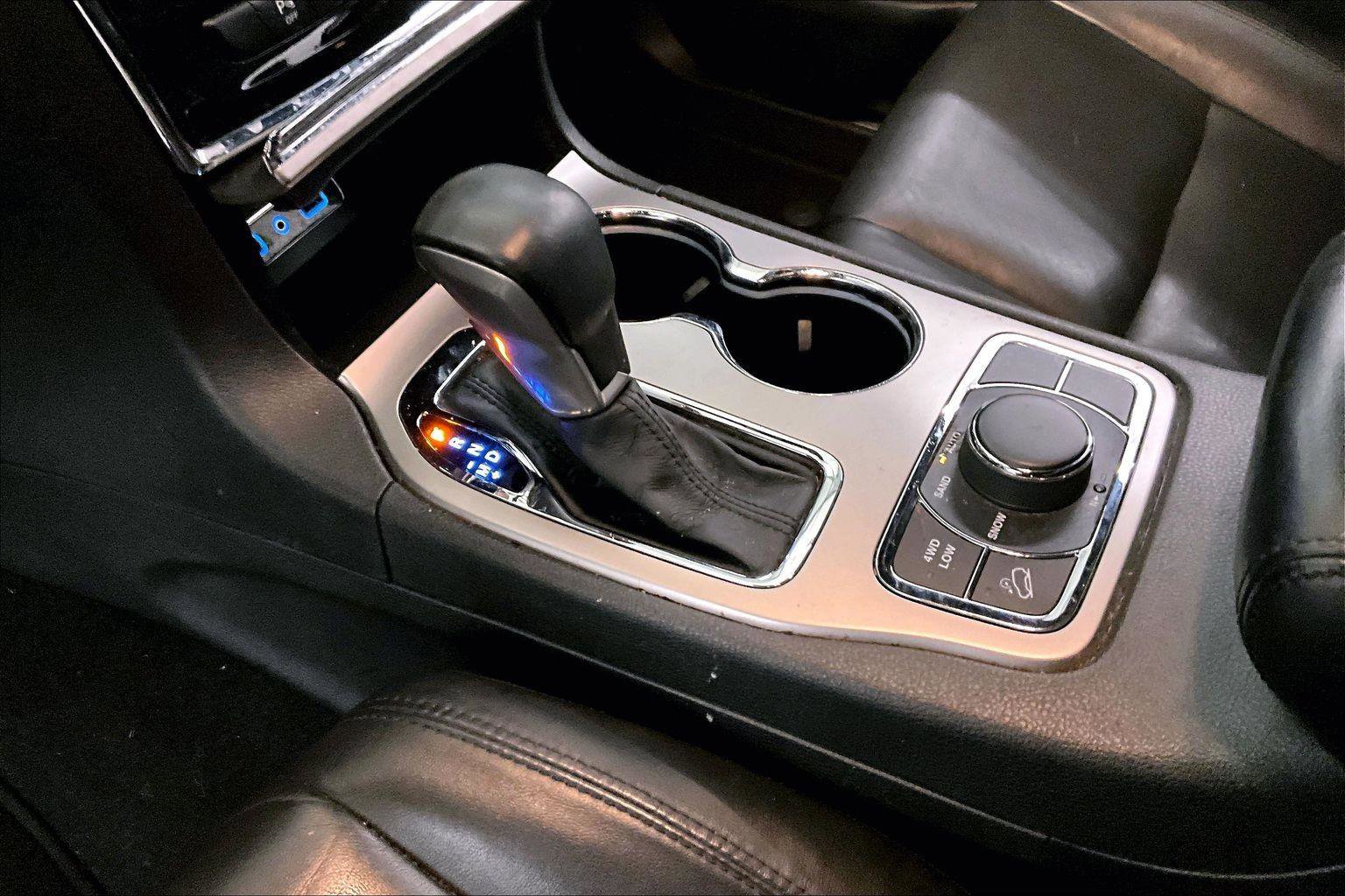 Used 2019 Jeep Grand Cherokee Limited image 16