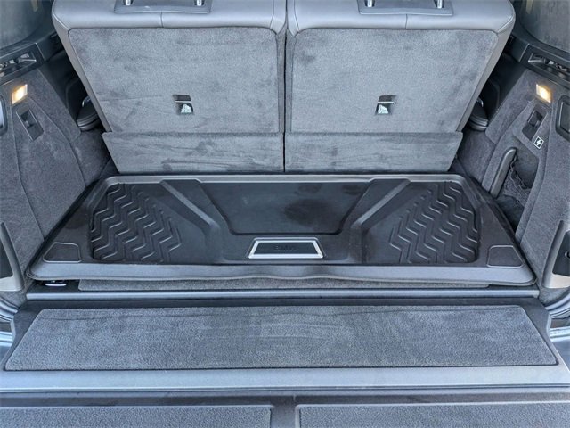 Used 2025 BMW X7 M60i w/ Climate Comfort Package image 31