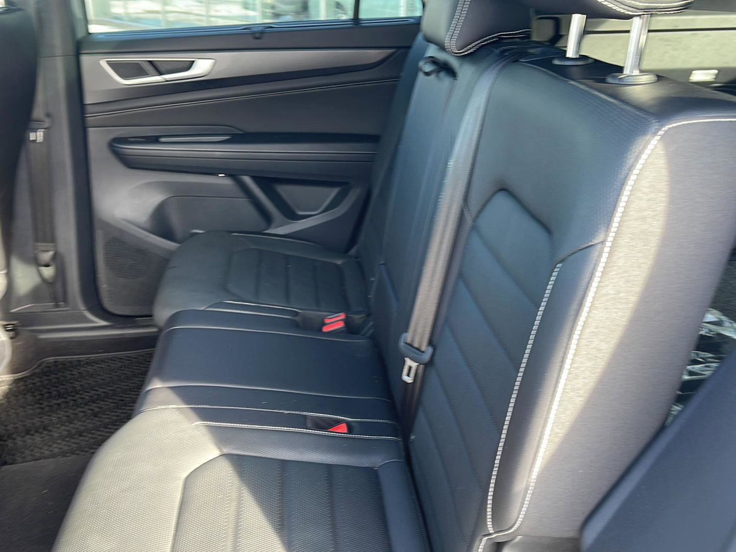 Used 2025 Volkswagen Atlas Cross Sport SEL R-Line image 7