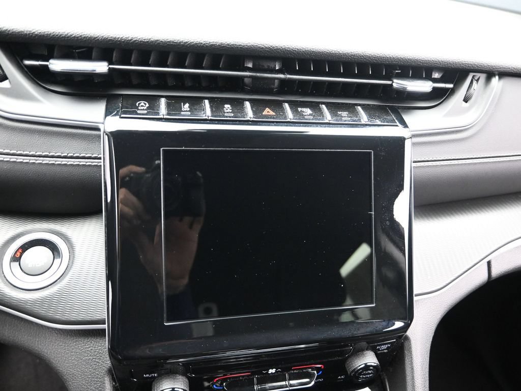 Used 2023 Jeep Grand Cherokee Laredo AWD/4WD image 12