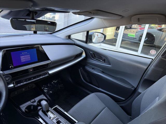 Certified 2025 Toyota Prius LE FWD image 17