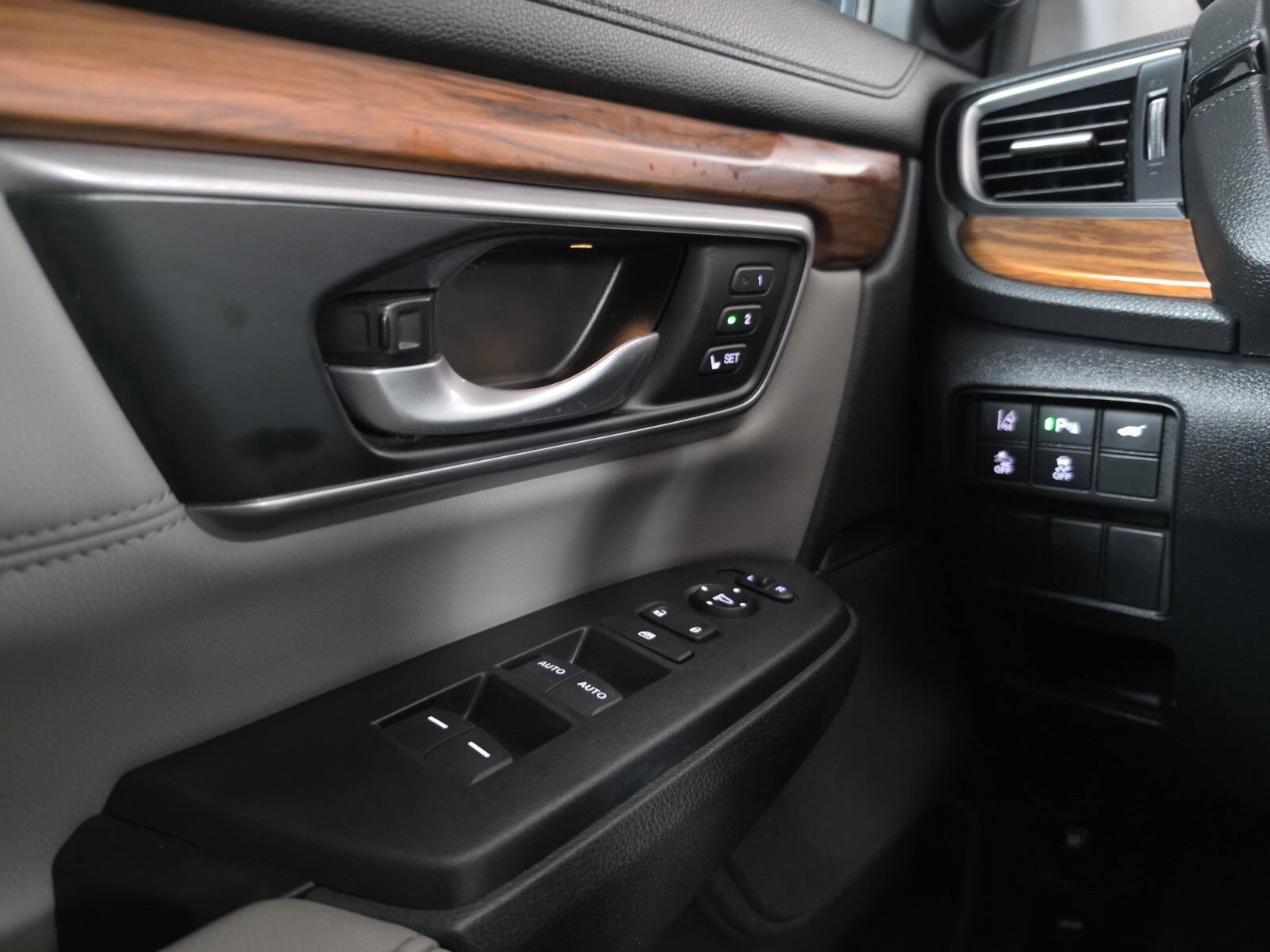 Used 2022 Honda CR-V Touring image 33