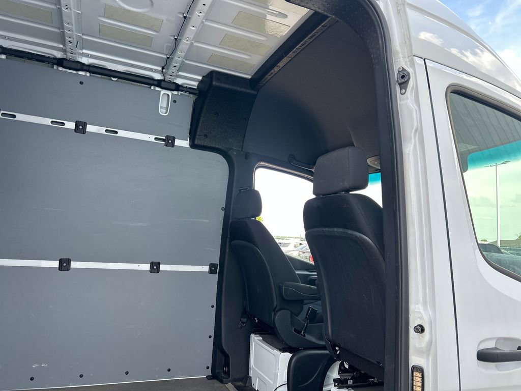 Used 2025 Mercedes-Benz Sprinter 2500 image 24