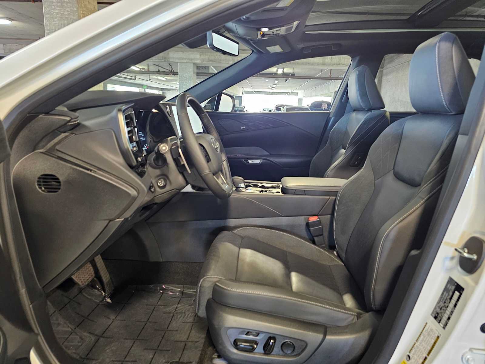 Used 2025 Lexus RX 450h AWD w/ Convenience Package image 24