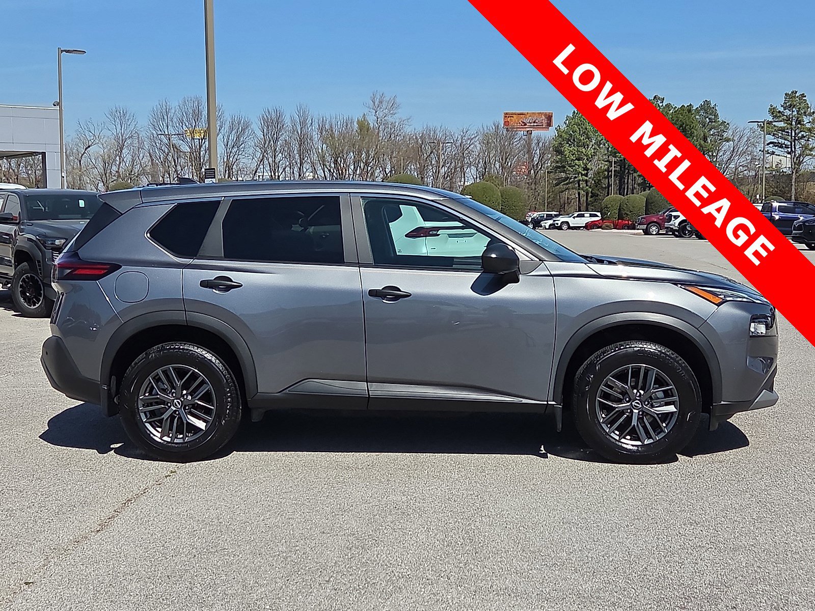 Used 2023 Nissan Rogue S image 6