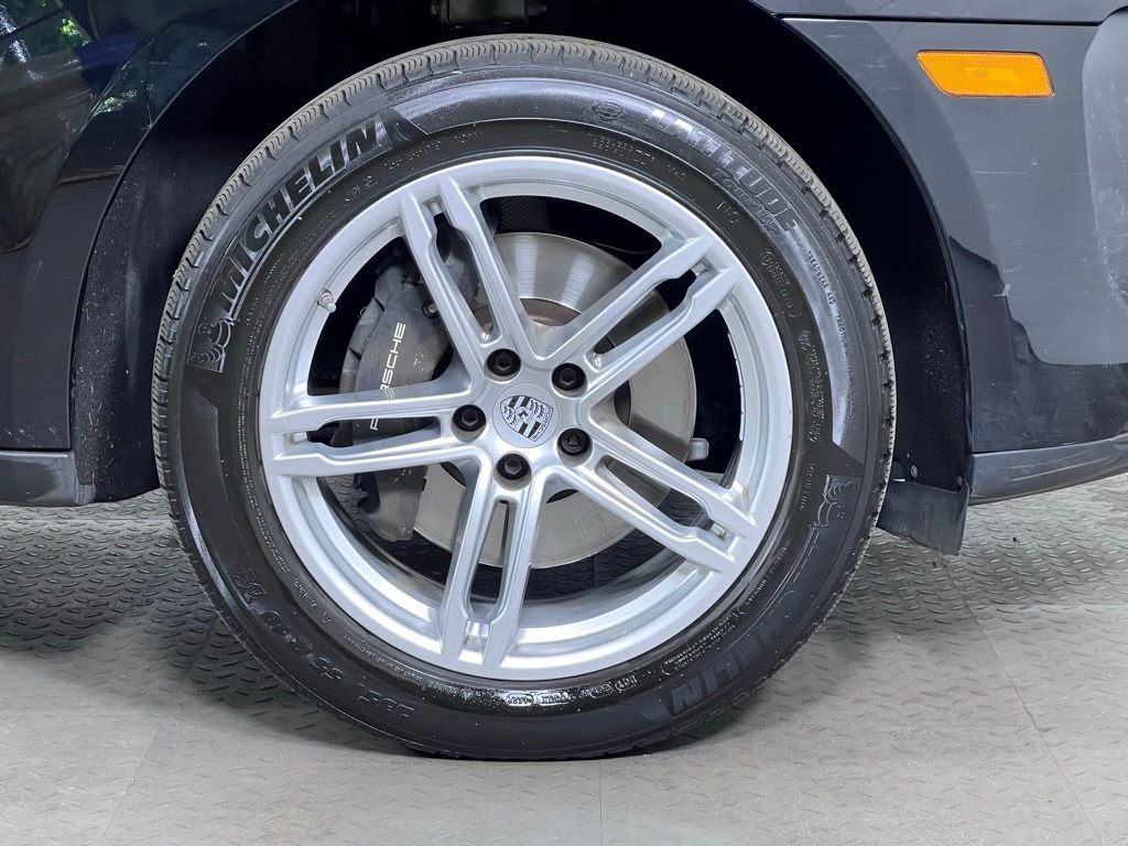 Certified 2023 Porsche Macan Turbo AWD/4WD image 13