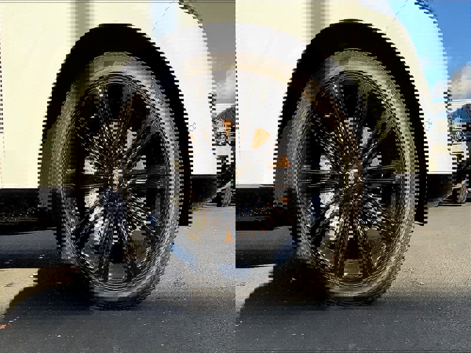 New 2025 Land Rover Range Rover SE image 14