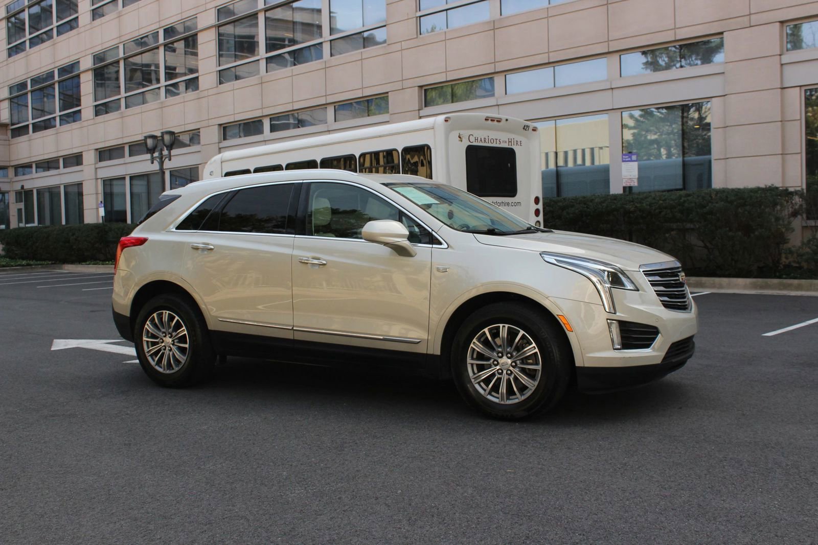 Used 2017 Cadillac XT5 Luxury w/ Driver Awareness Package AWD/4WD image 2