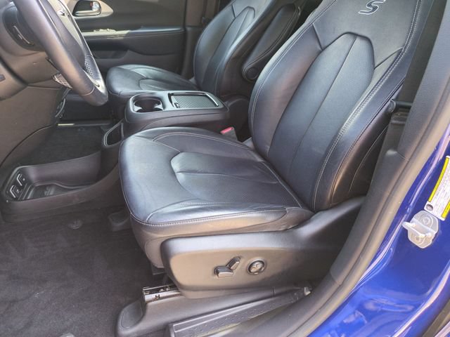 Used 2021 Chrysler Pacifica Touring-L w/ Uconnect Theater Family Group FWD image 12