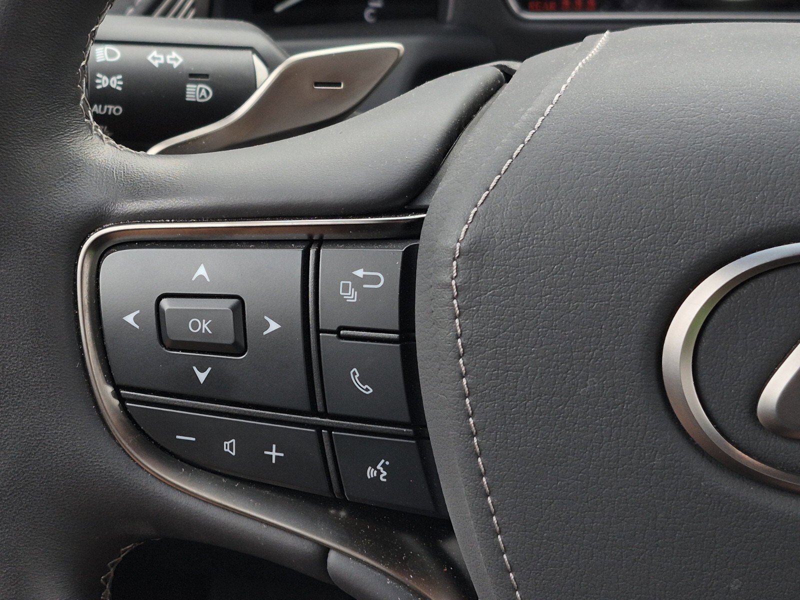 Used 2022 Lexus LS 500 w/ Interior Upgrade Package RWD image 28