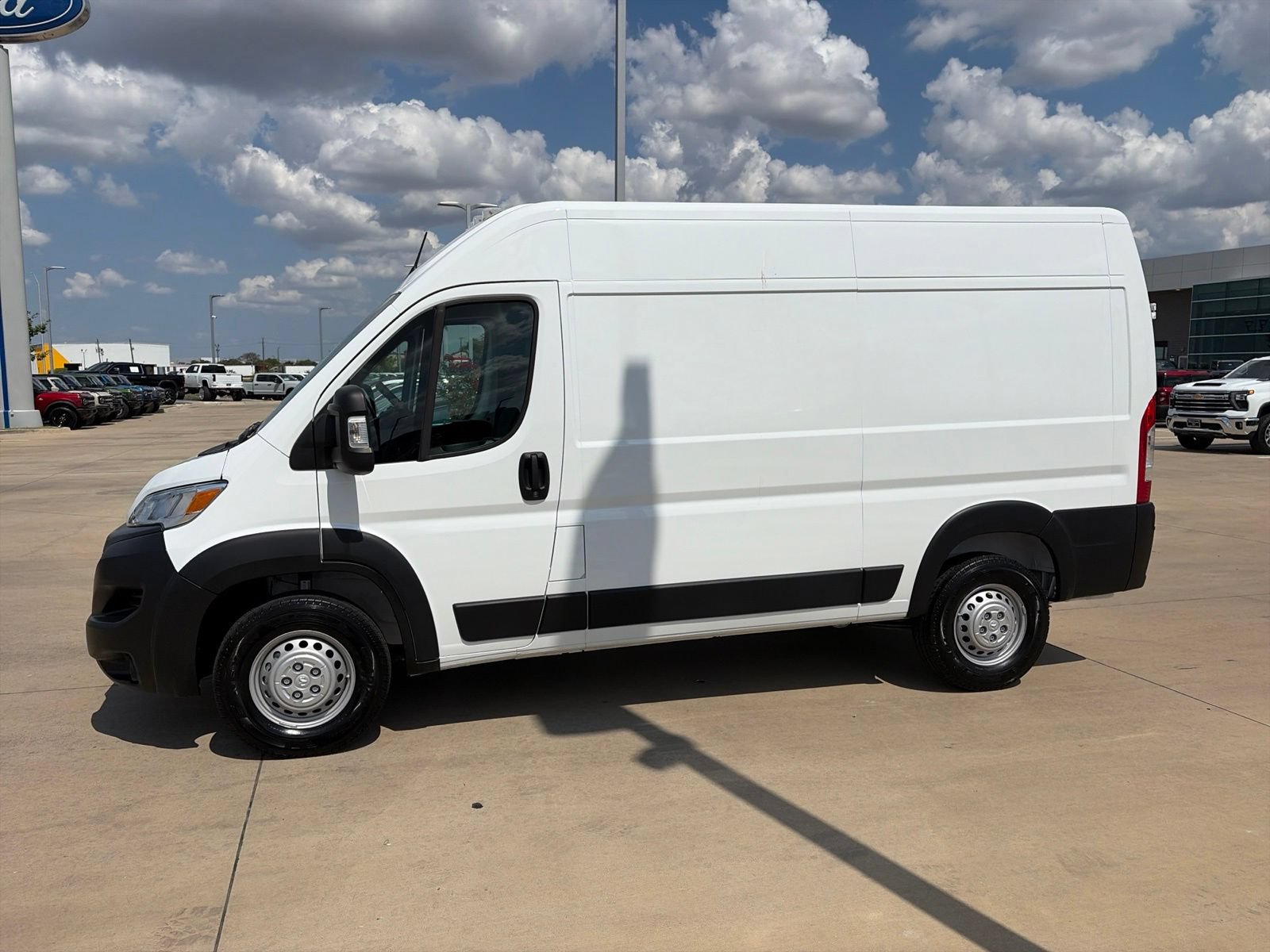 Used 2025 RAM ProMaster 2500 w/ Convenience Group FWD image 4