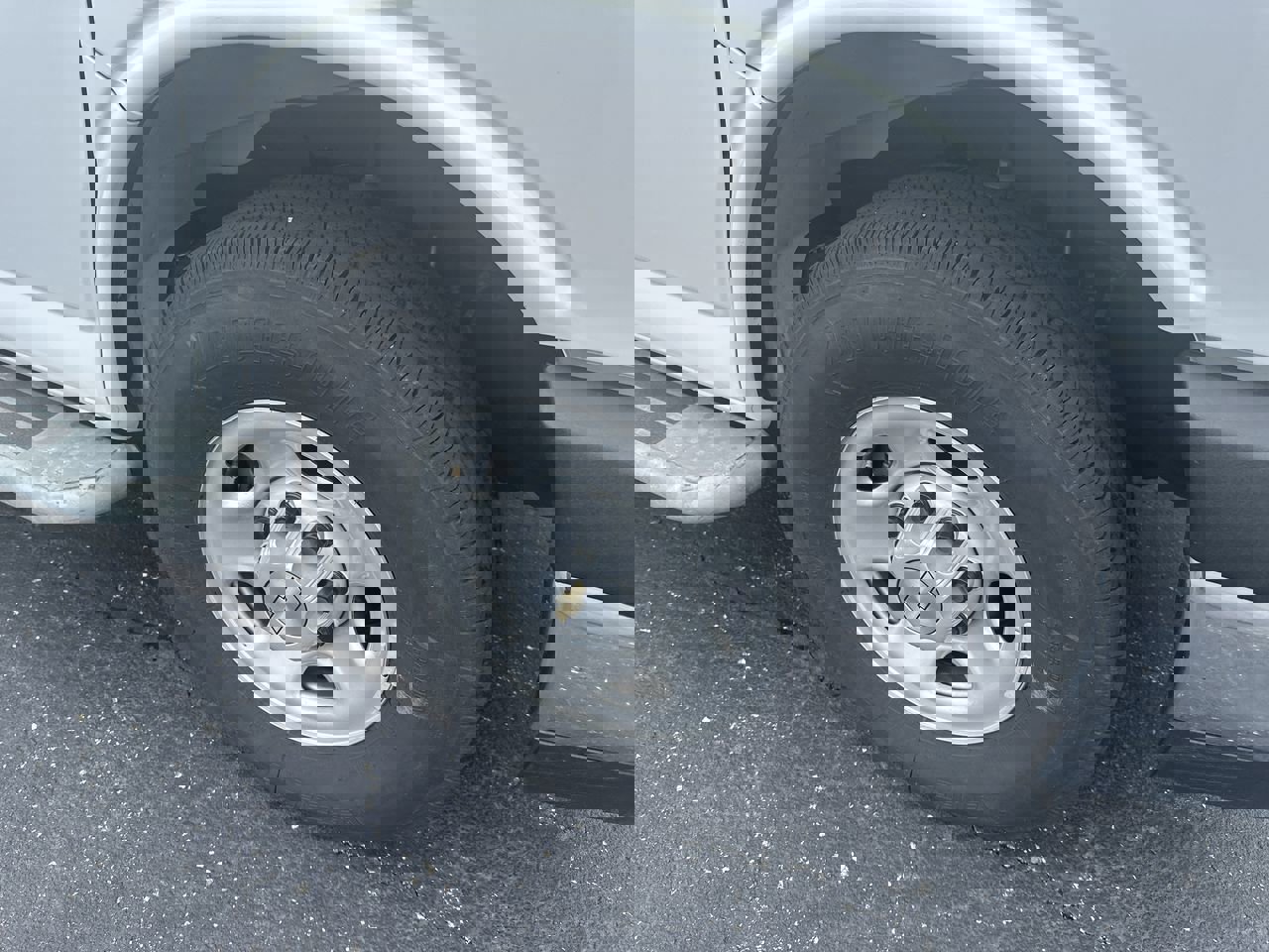 Used 2023 Chevrolet Express 2500 w/ Driver Convenience Package image 10