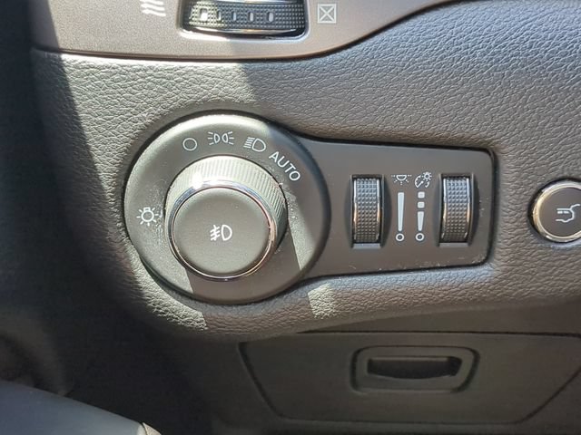 Used 2021 Jeep Cherokee Limited w/ Elite Package AWD/4WD image 32