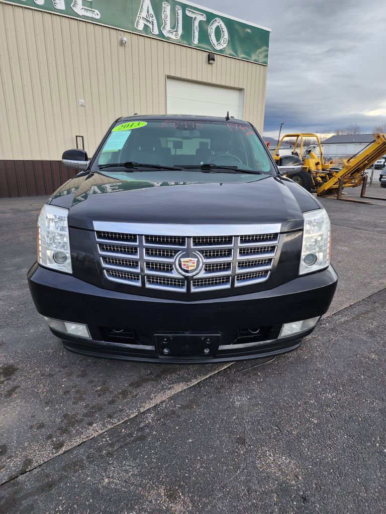 Used 2013 Cadillac Escalade Luxury image 3