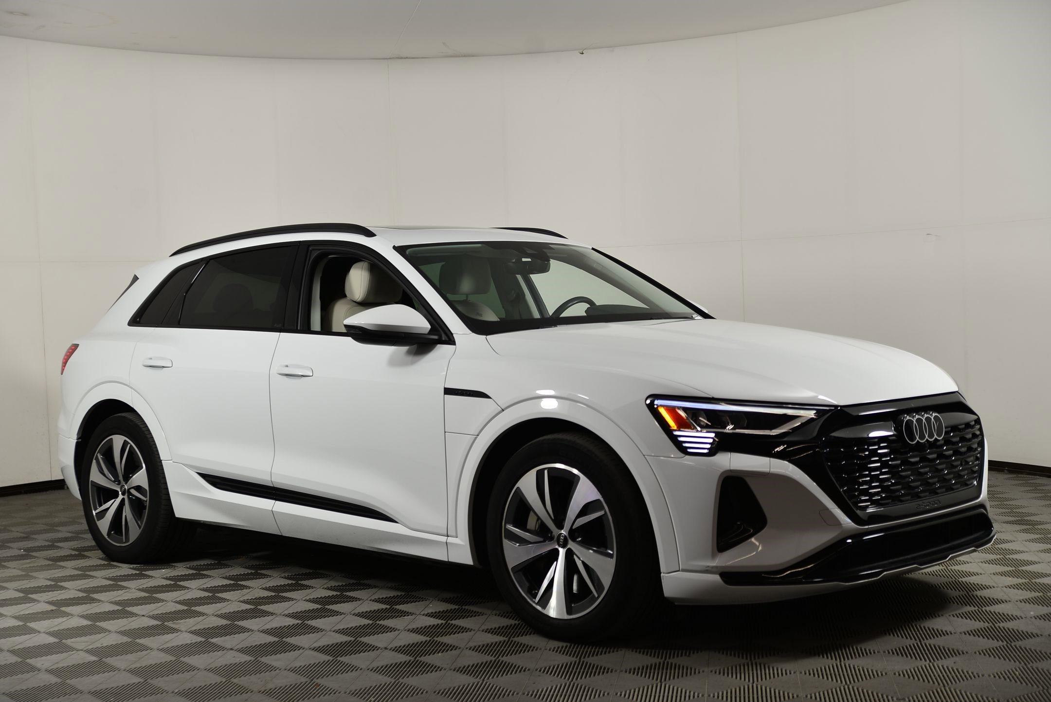 Certified 2024 Audi Q8 e-tron Premium image 6