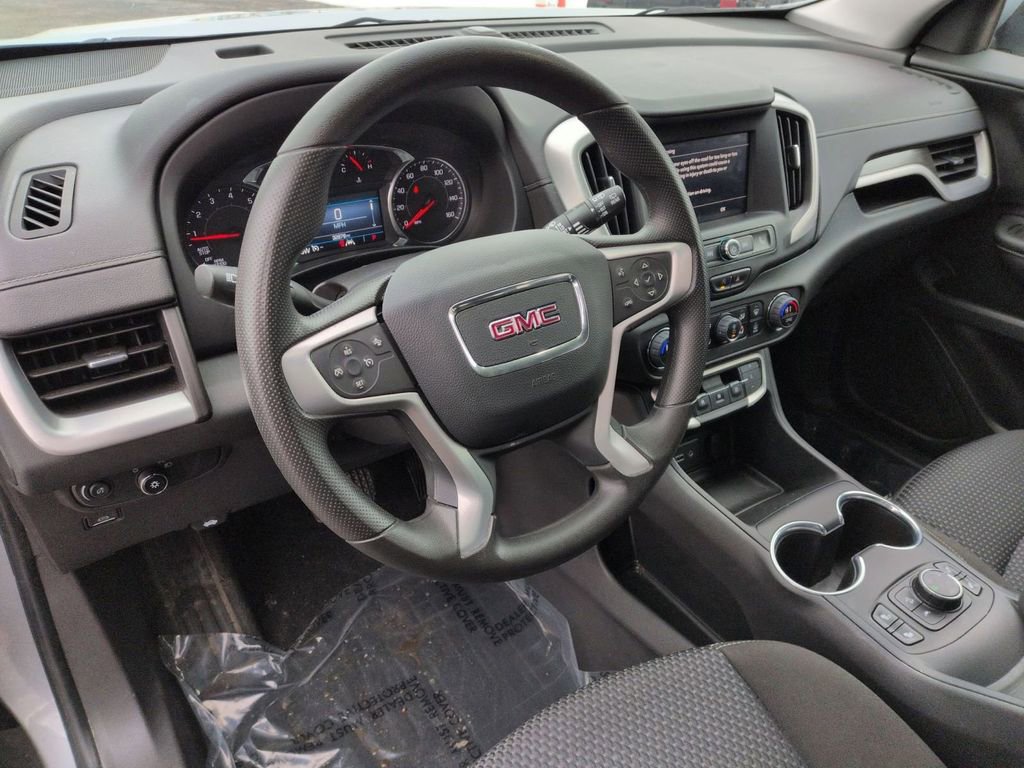 Used 2024 GMC Terrain SLE w/ Driver Convenience Package image 11