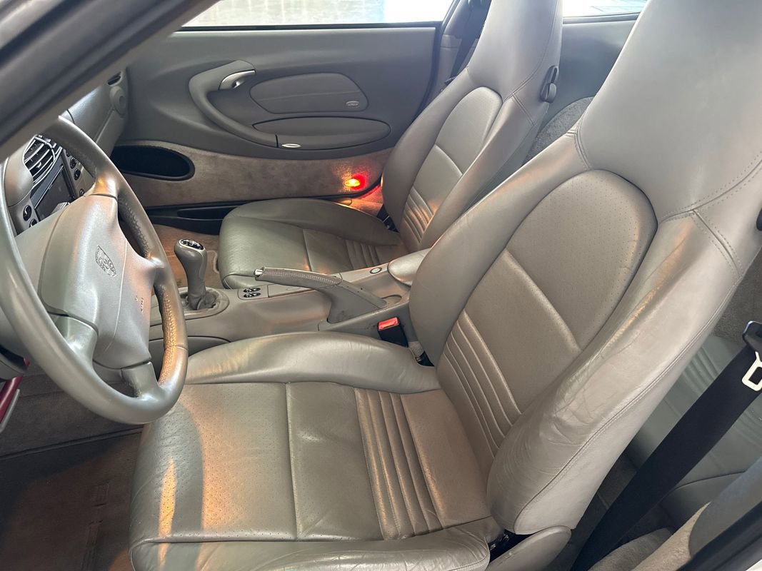 Used 2001 Porsche 911 Carrera image 9