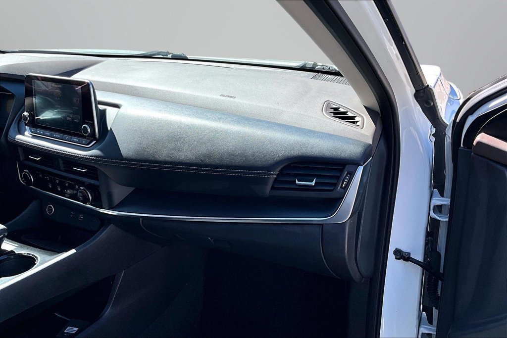 Used 2023 Nissan Rogue S FWD image 25