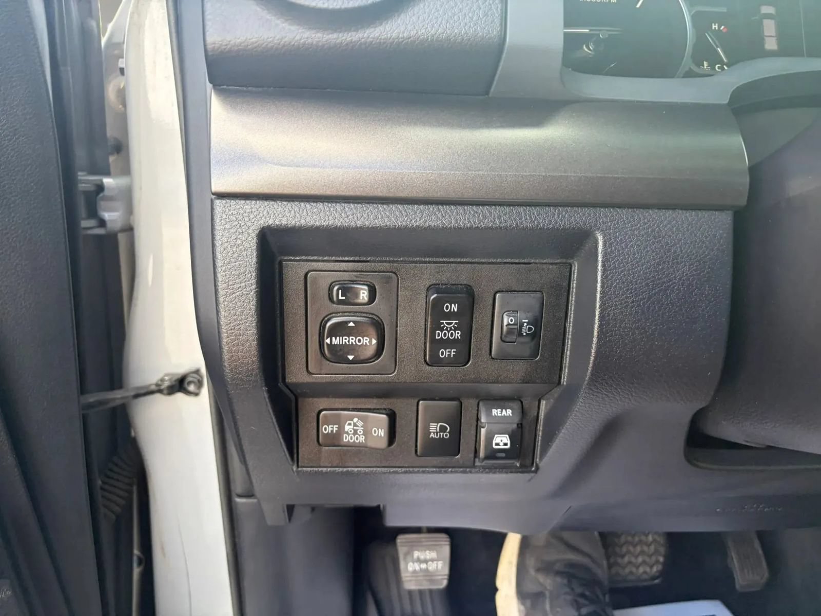 Used 2019 Toyota Tundra SR5 w/ SR5 Upgrade Package AWD/4WD image 21