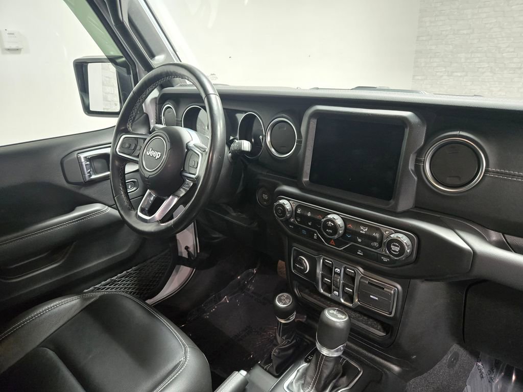 Used 2023 Jeep Wrangler Unlimited Sahara w/ Cold Weather Group AWD/4WD image 59
