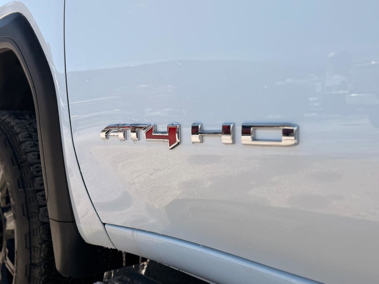 Used 2025 GMC Sierra 2500 AT4 image 6