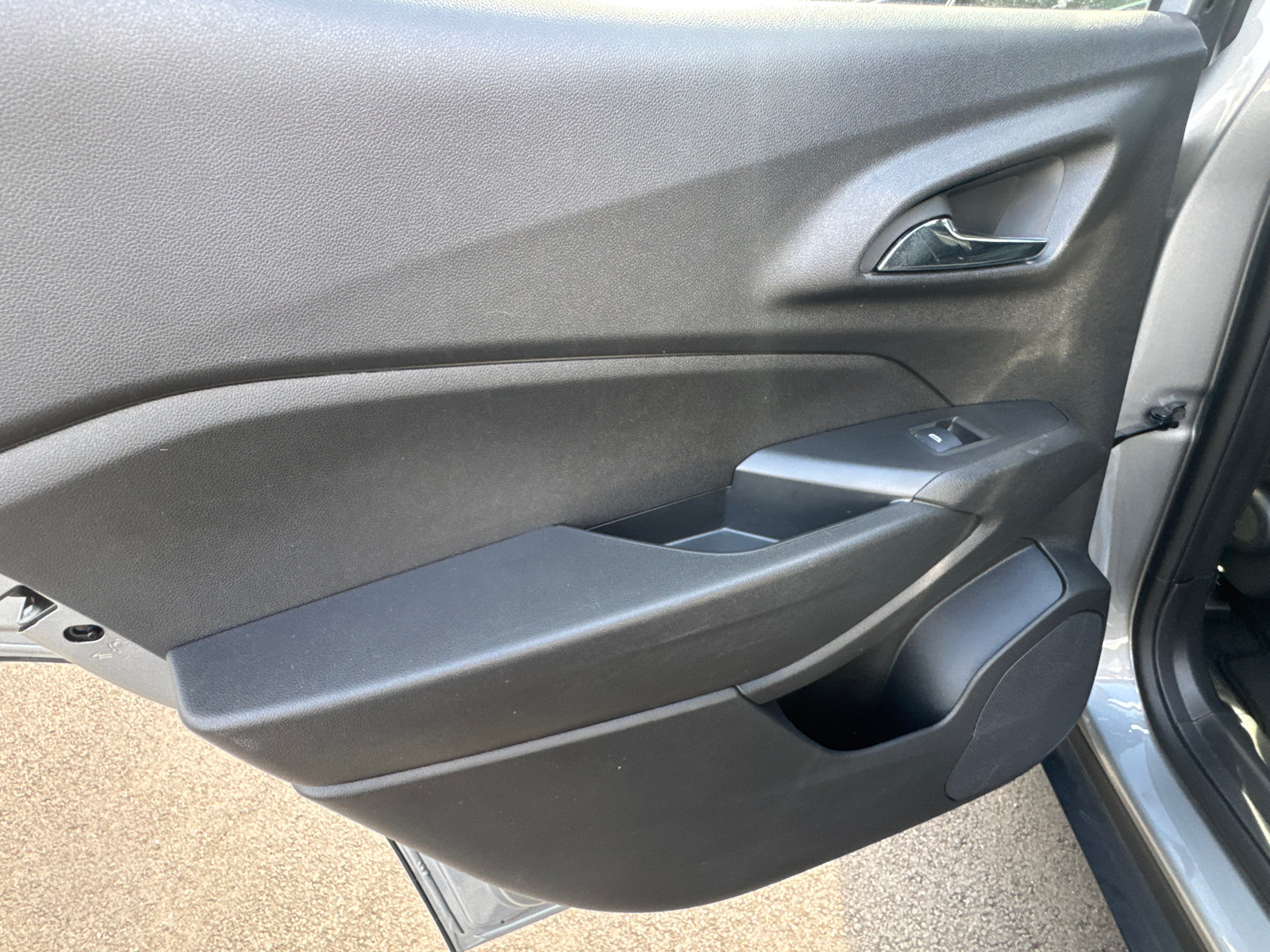 Used 2025 Chevrolet Trax LT FWD image 21