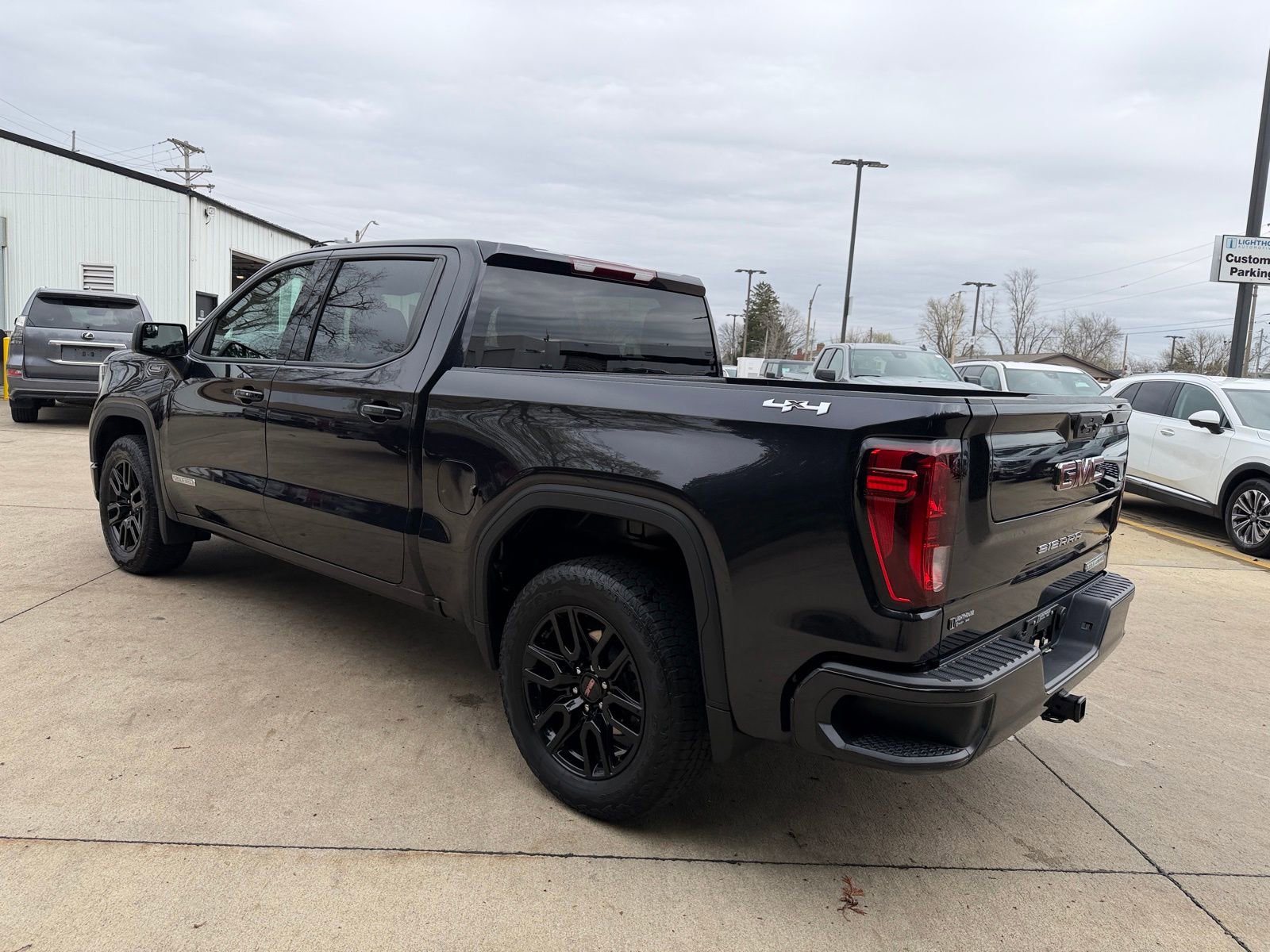 Used 2024 GMC Sierra 1500 Elevation image 9