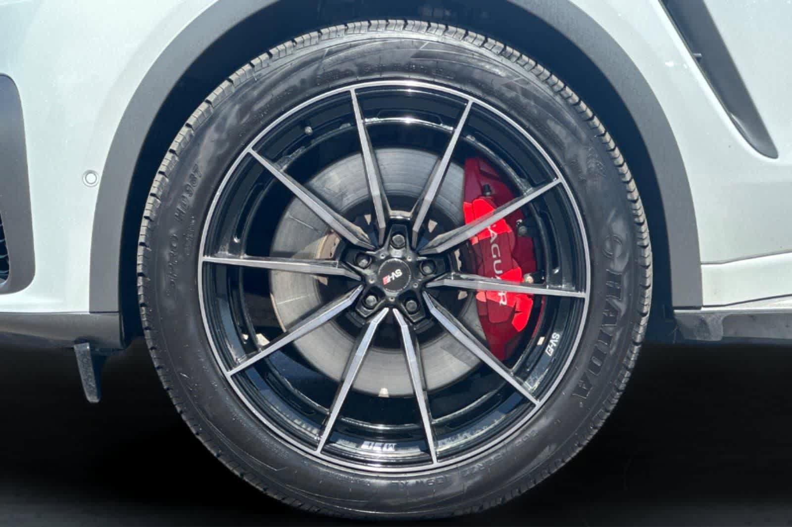 Used 2021 Jaguar F-PACE SVR image 31