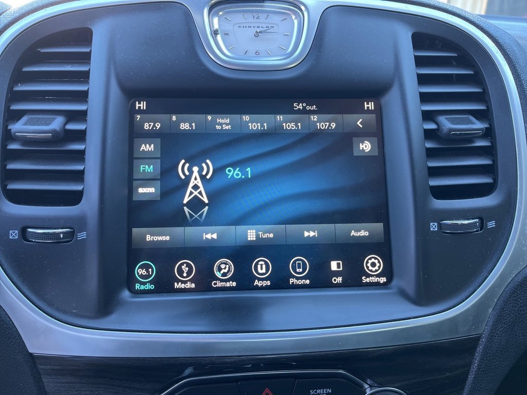 Used 2019 Chrysler 300 Touring image 8