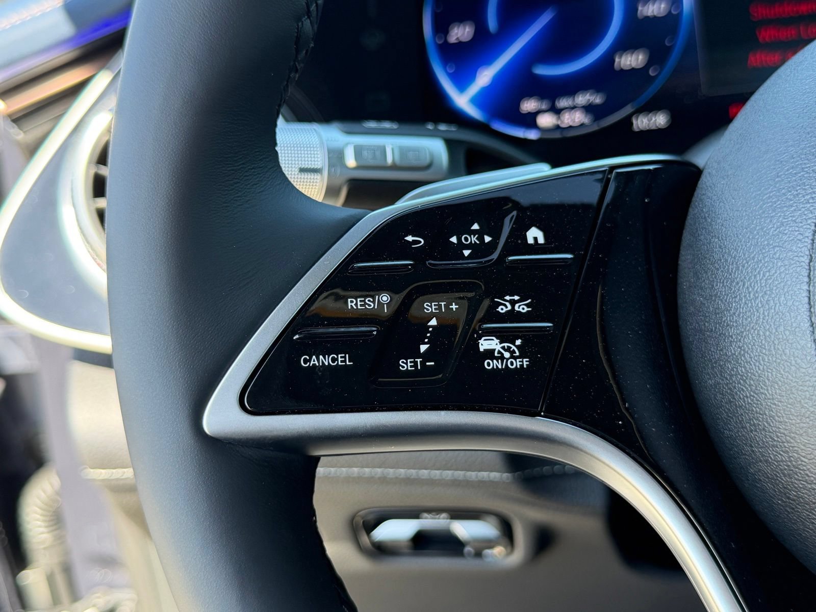 New 2026 Mercedes-Benz EQS 550 4MATIC SUV image 22
