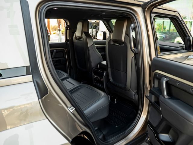 Certified 2025 Land Rover Defender 110 AWD/4WD image 32